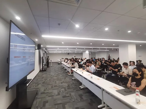 亲历FTX崩盘的48小时：一个职场新人的惊魂日记