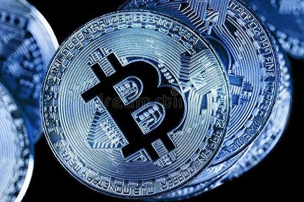 比特币的未来：数字黄金还是泡沫？专家预测2025年或达17万美元天价